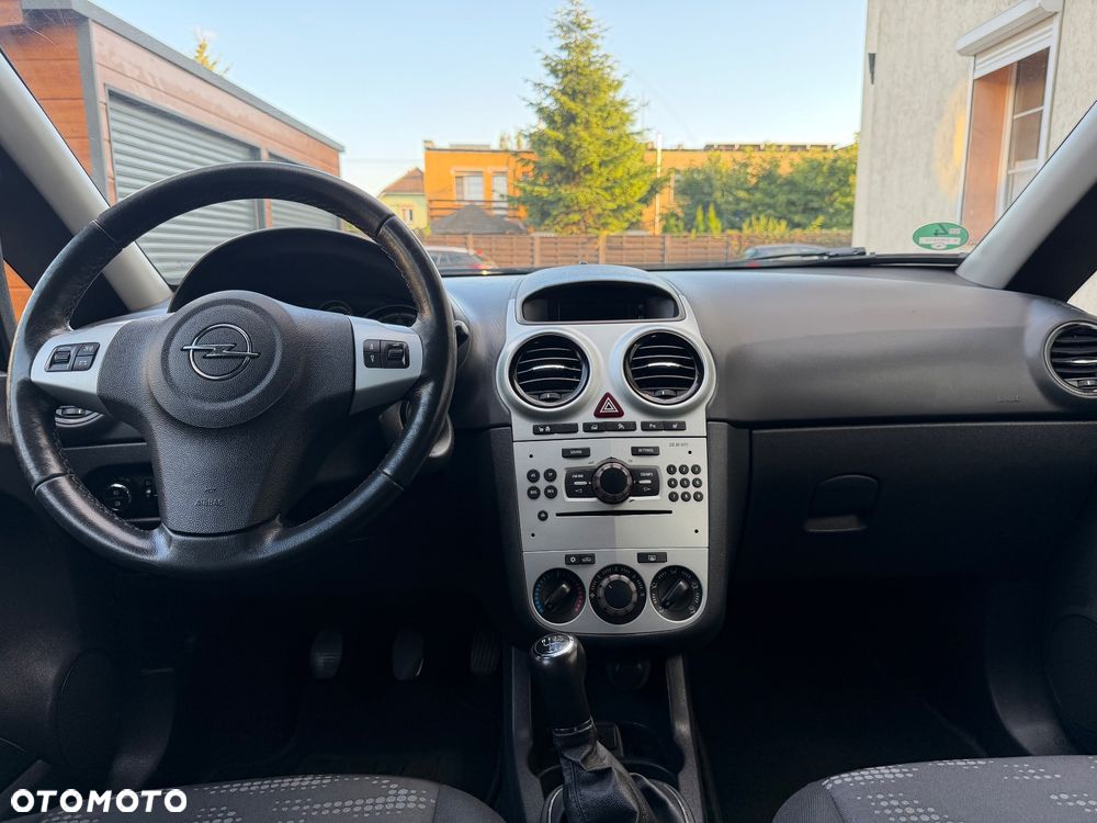 Opel Corsa 1.4 16V Satellite - 11