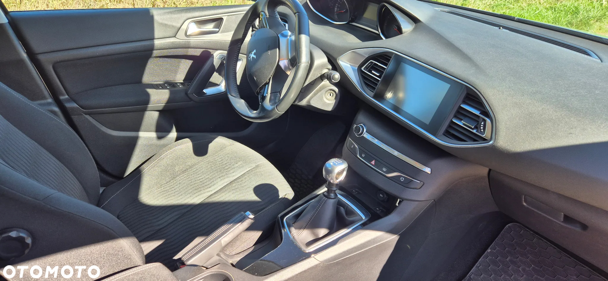 Peugeot 308 SW 1.2 PureTech Allure S&S - 8