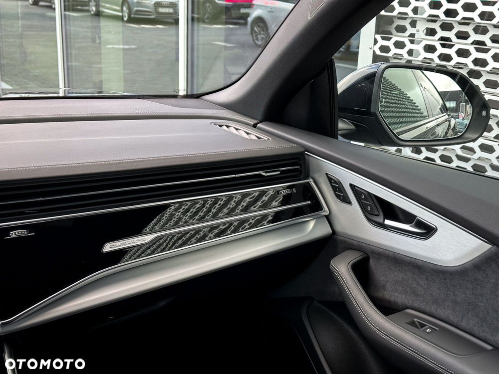 Audi Q8 - 36