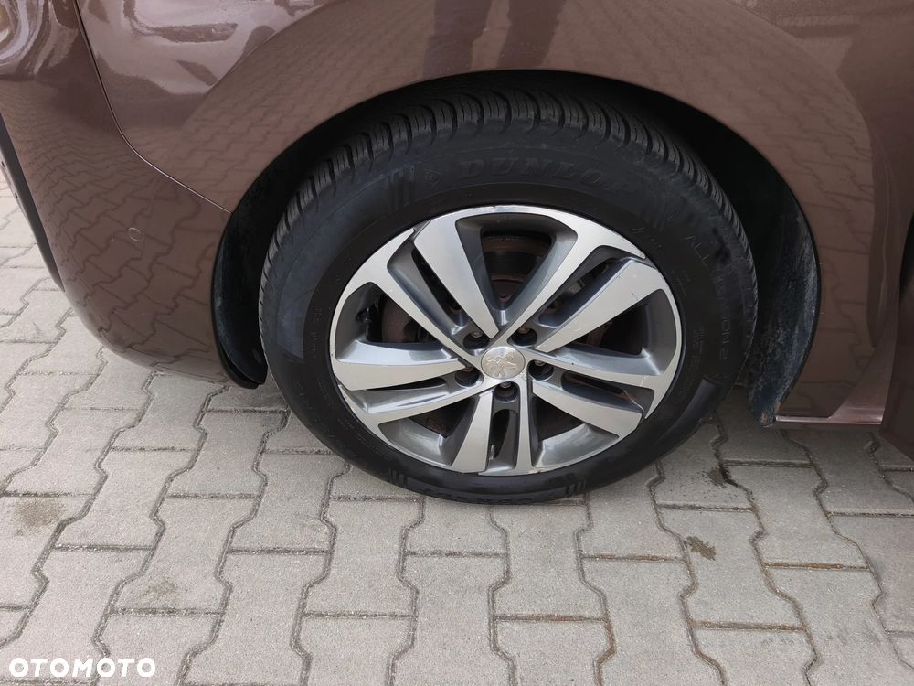 Peugeot Traveller 2.0 BlueHDi Compact Allure - 23