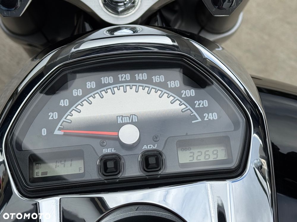 Suzuki Intruder - 12
