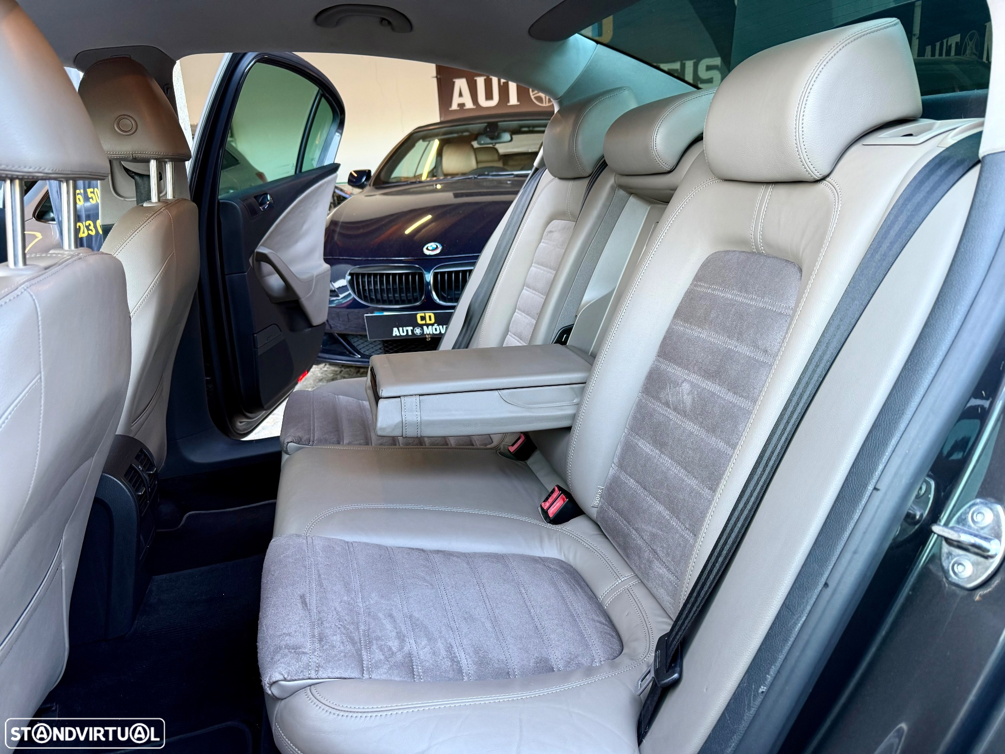 VW Passat 2.0 TDI Highline - 44