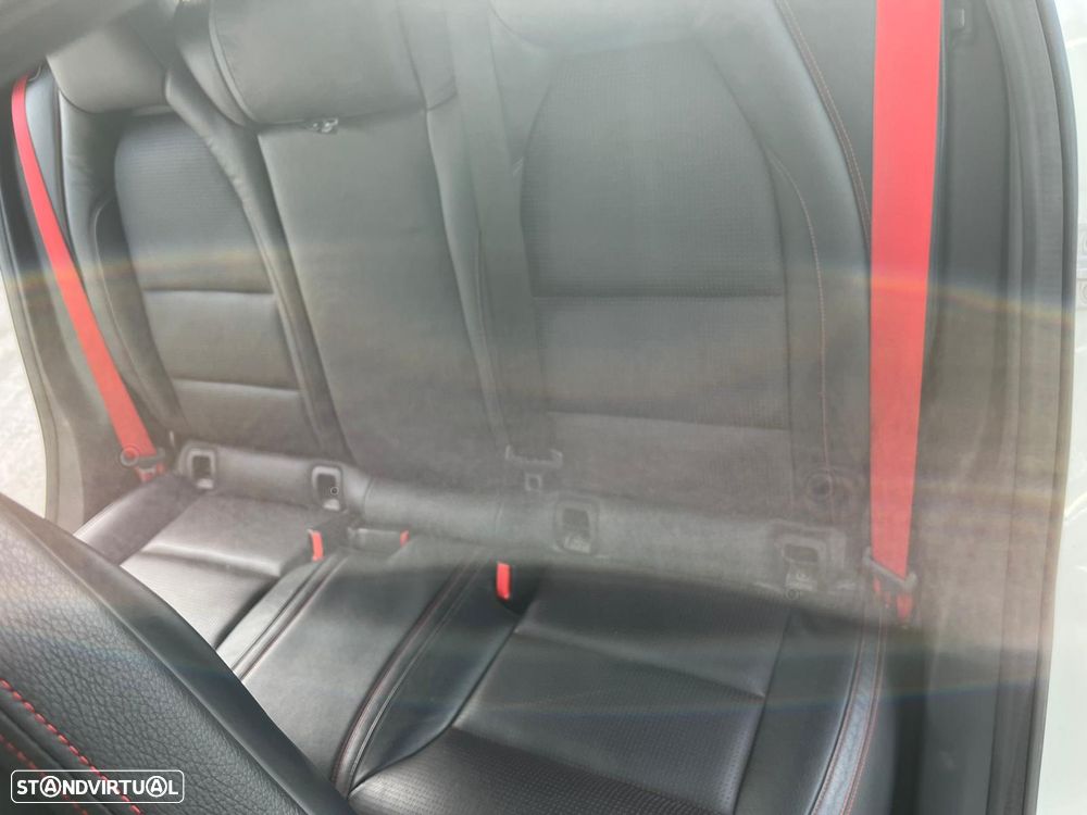 Mercedes-Benz A 45 AMG 4Matic Speedshift 7G-DCT PETRONAS 2015 World Champion Edition - 11