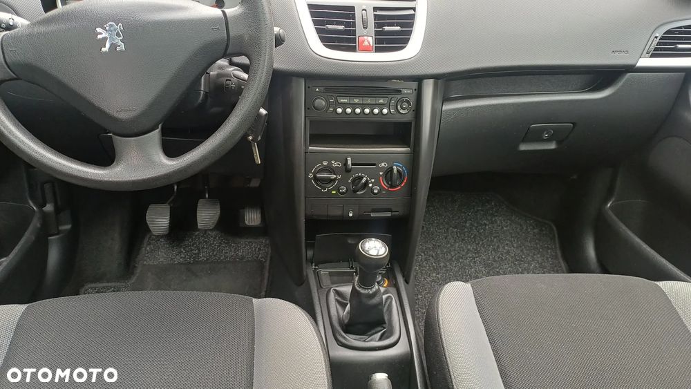 Peugeot 207 75 Filou - 12