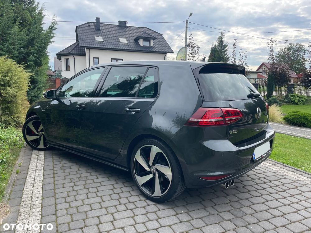 Volkswagen Golf - 24