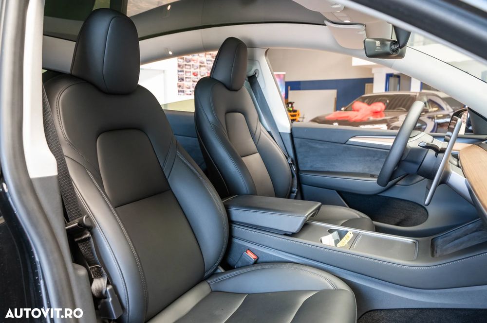 Tesla Model Y Long Range Dual Motor AWD - 26