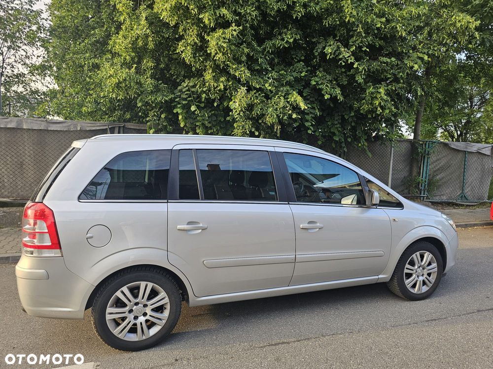Opel Zafira 1.8 Cosmo - 4