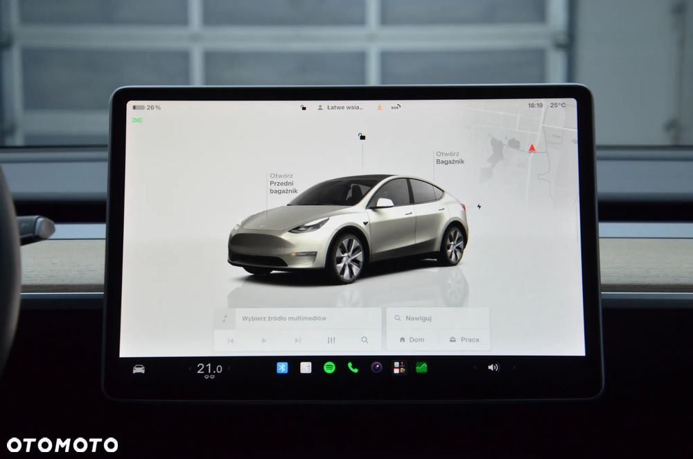 Tesla Model Y Long Range AWD - 18