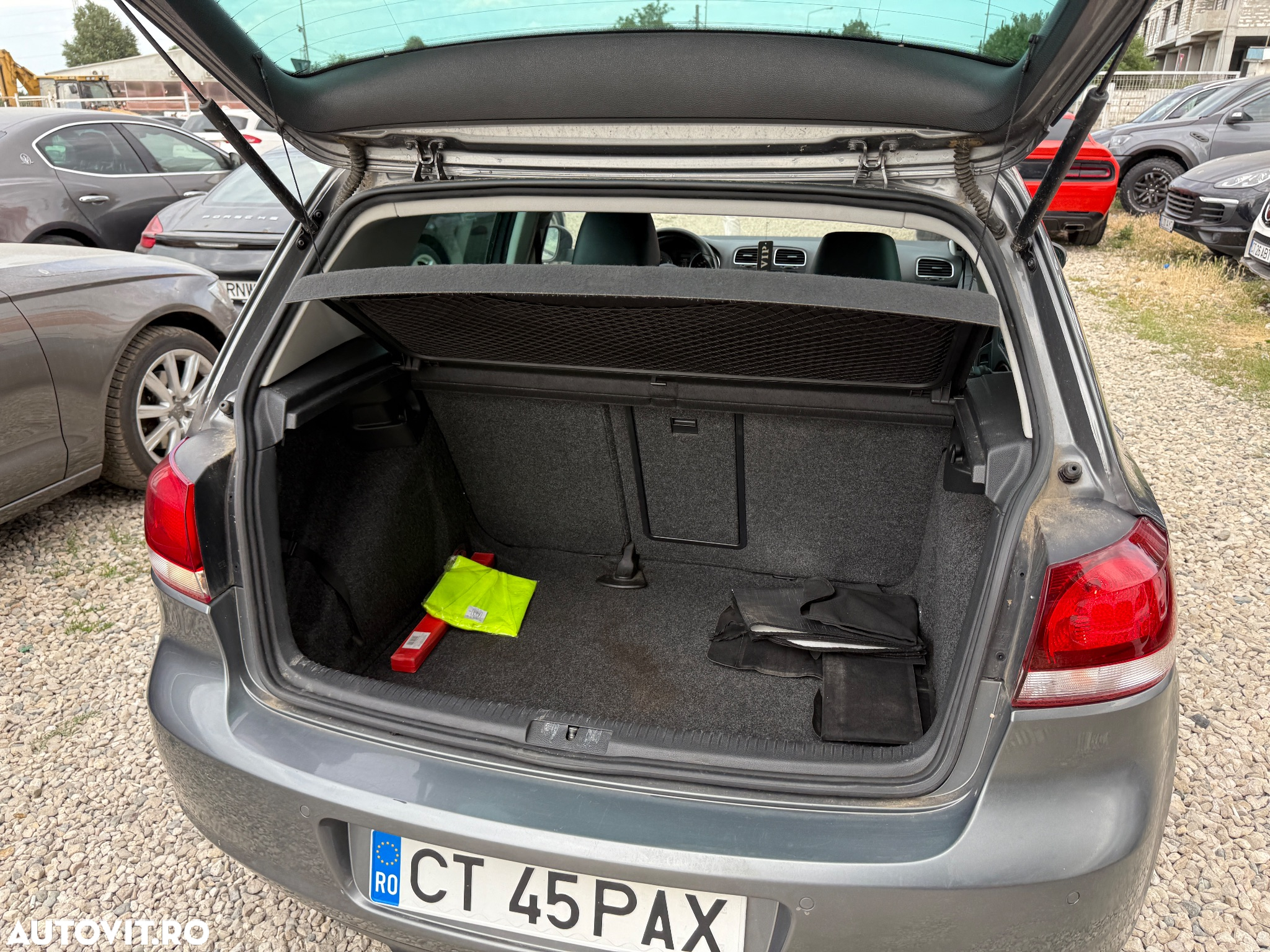 Volkswagen Golf 2.0 TDI DPF Highline - 23