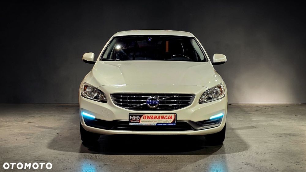 Volvo V60 T3 Momentum - 32