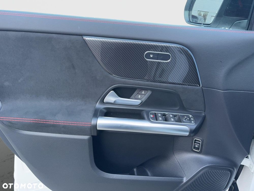 Mercedes-Benz GLA 200 AMG Line - 17