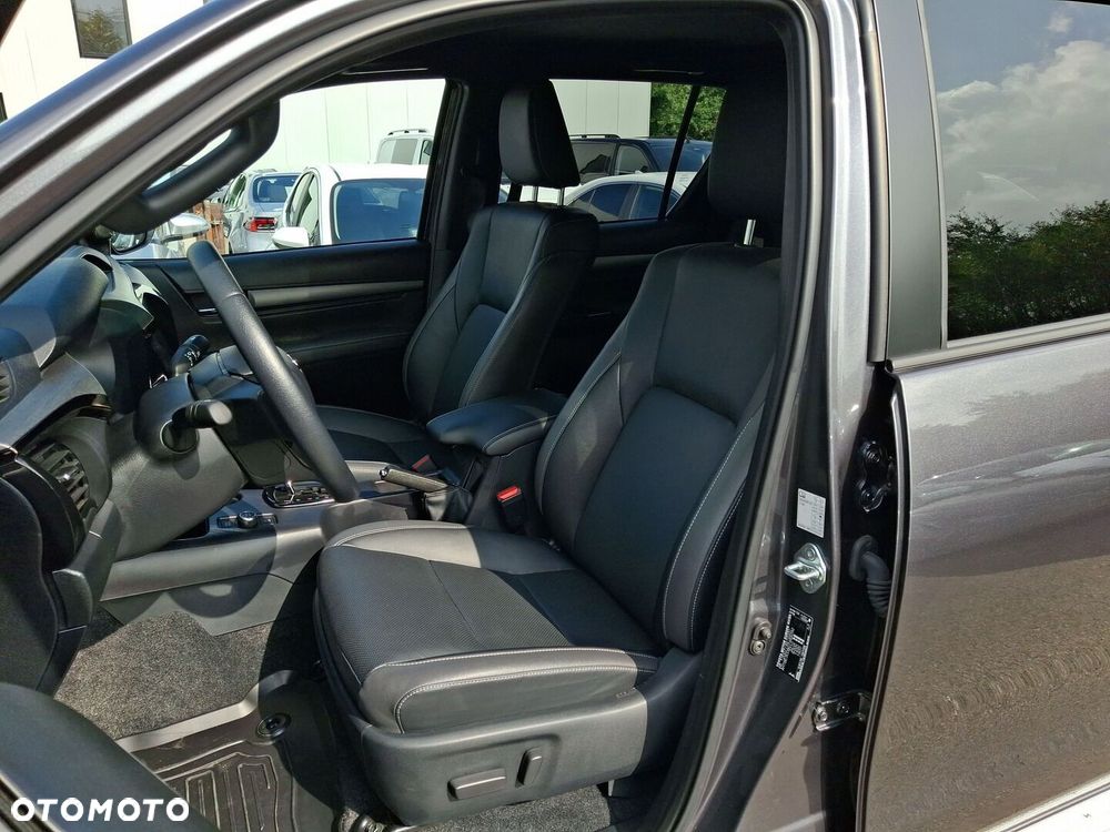 Toyota Hilux 2.8 D-4D mHEV Double Cab Invincible 4x4 - 11
