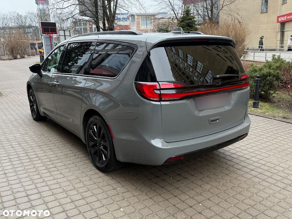 Chrysler Pacifica - 4