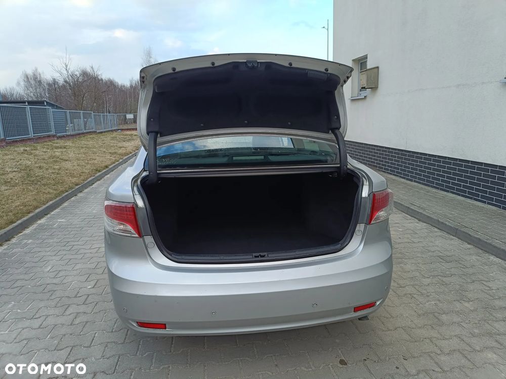 Toyota Avensis 1.6 Comfort - 16