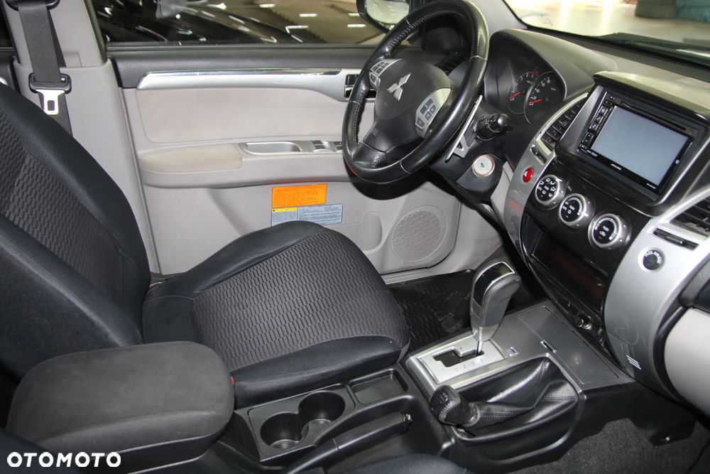 Mitsubishi Pajero Sport - 13