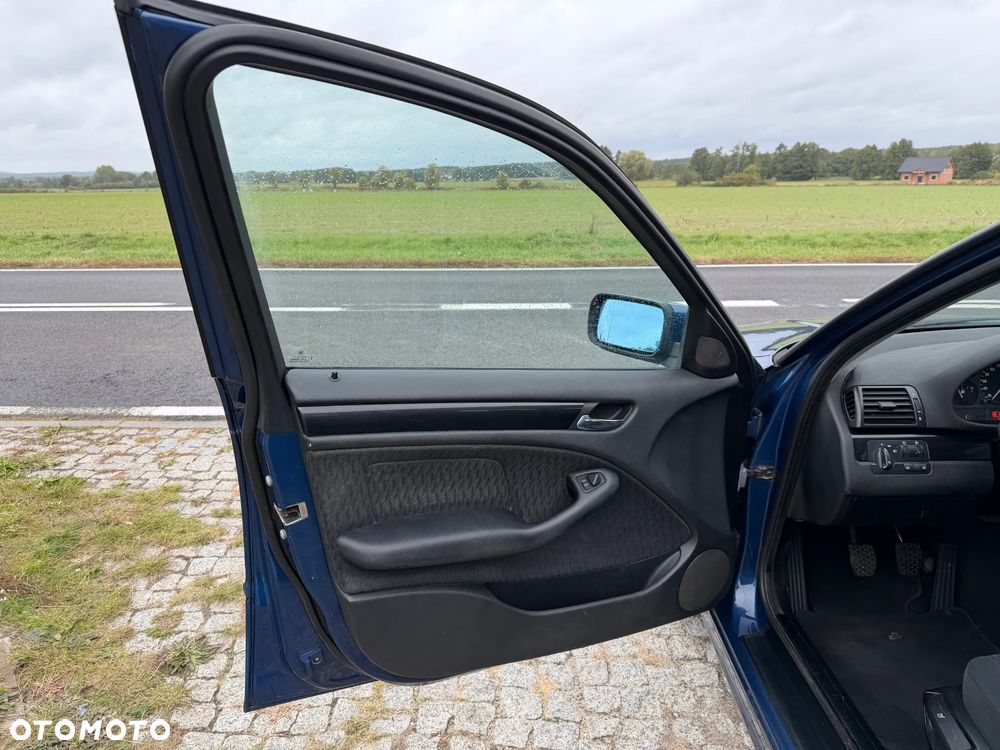 BMW Seria 3 318i - 17