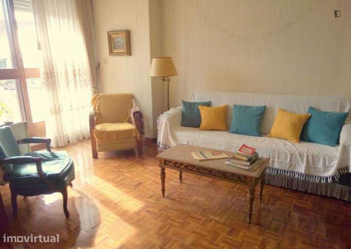 Quarto - localizado em Santo Ildefonso Porto - Grande imagem: 5/30