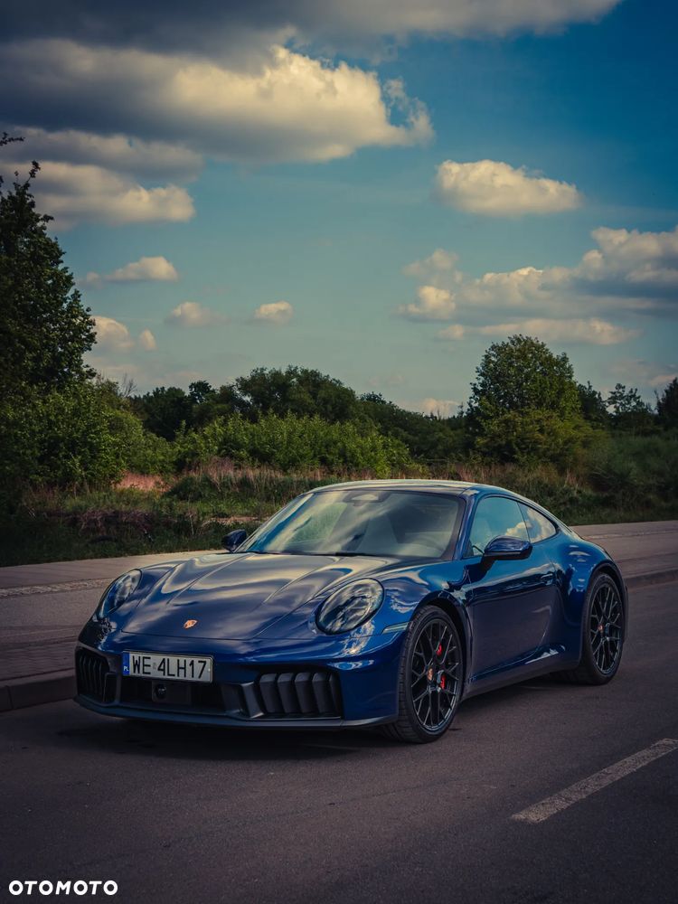 Porsche 911 Carrera 4 GTS - 1