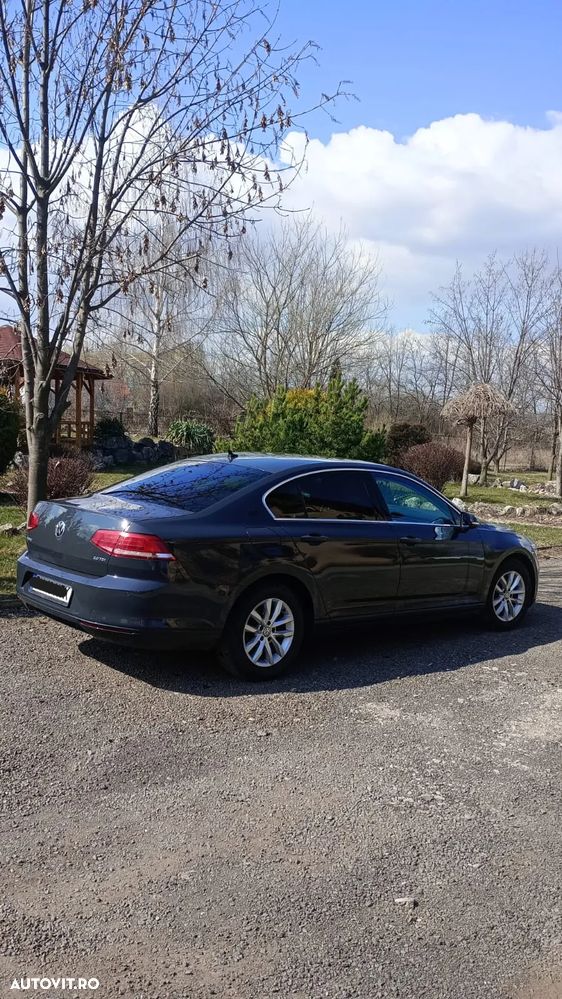 Volkswagen Passat - 1