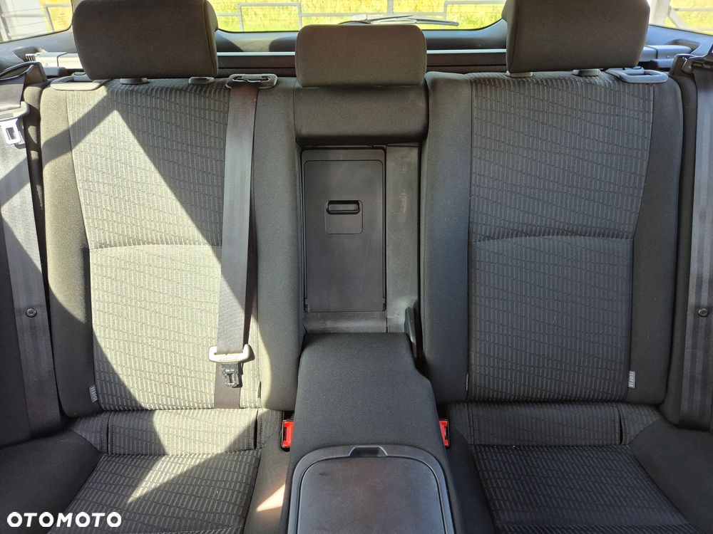 Toyota Avensis 1.8 Sol - 8