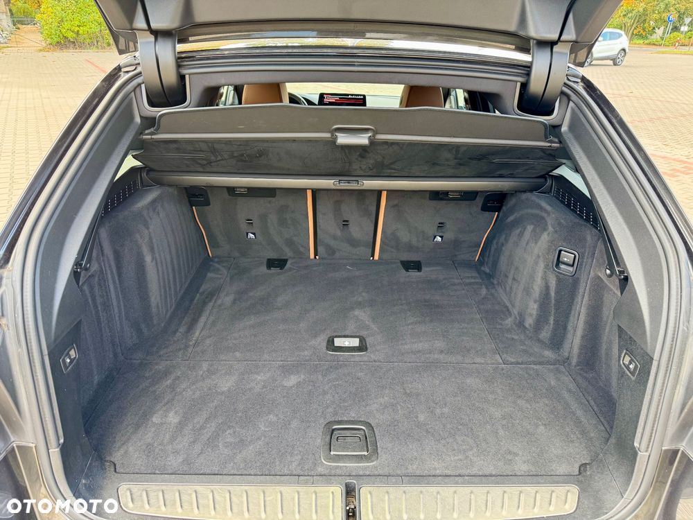 BMW Seria 5 530i Touring M Sport Edition - 12