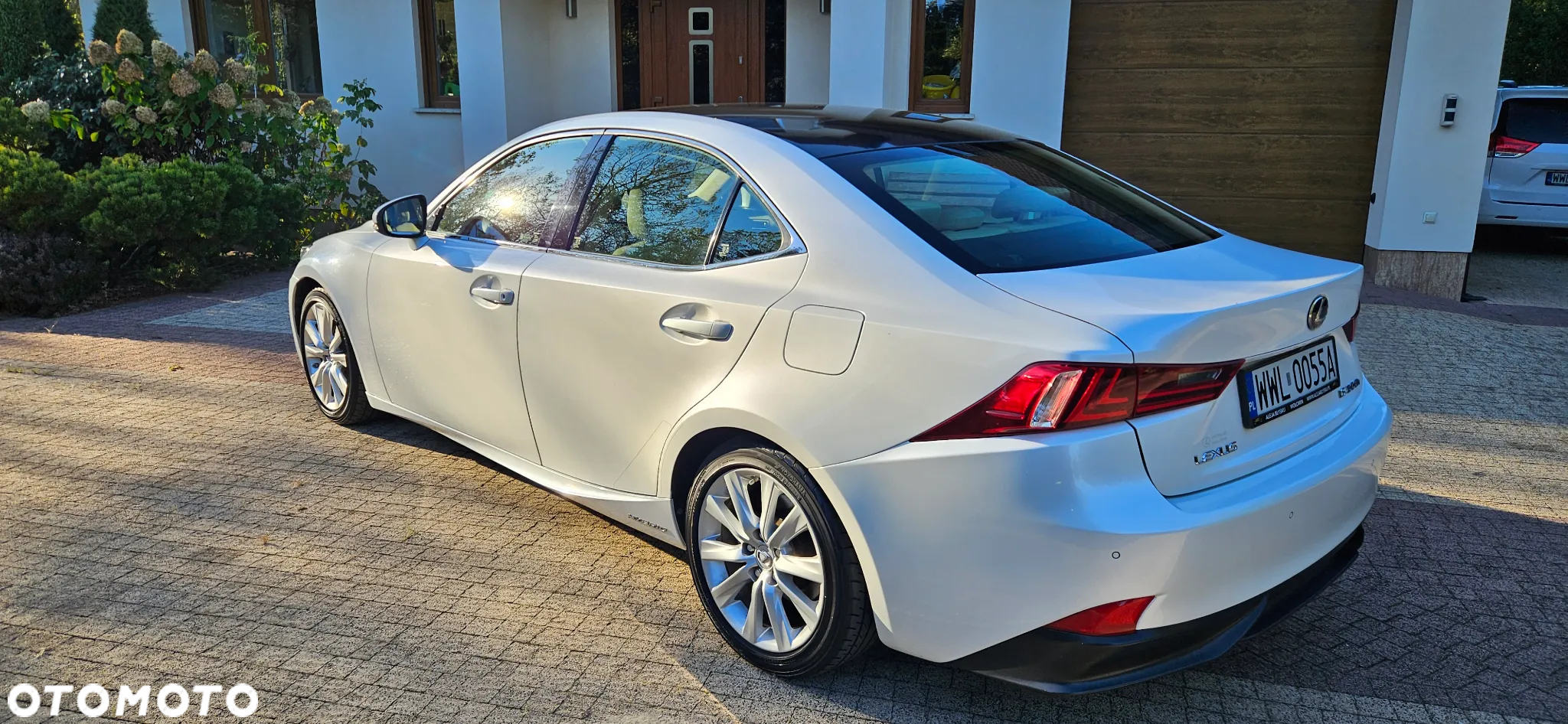 Lexus IS ver-300h-elegance - 4