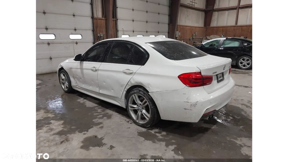 BMW Seria 3 330i xDrive - 6