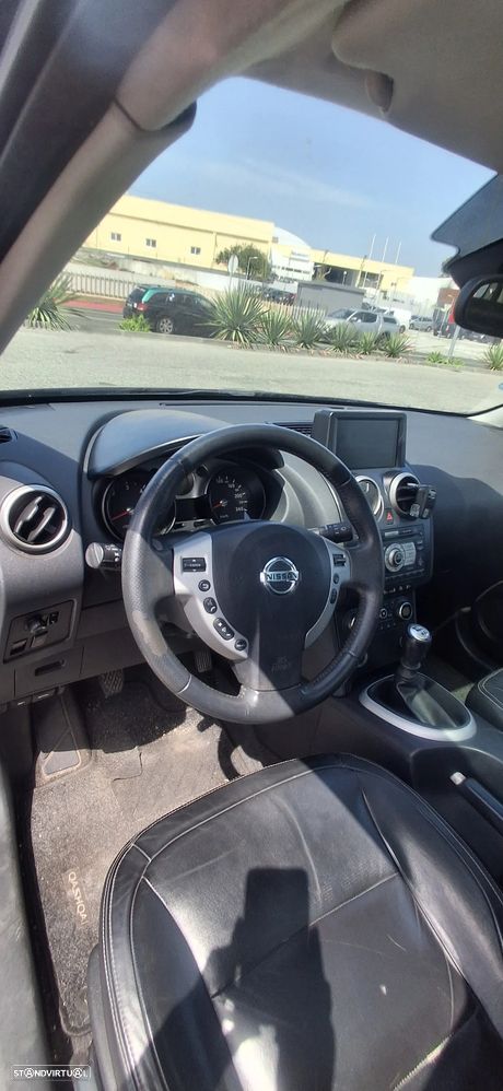 Nissan Qashqai 2.0 dCi Tekna Premium P.Preta 17 - 5