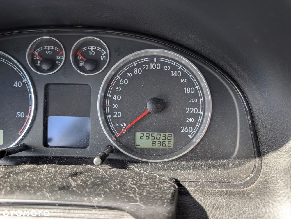 Volkswagen Passat 2001 photo 2