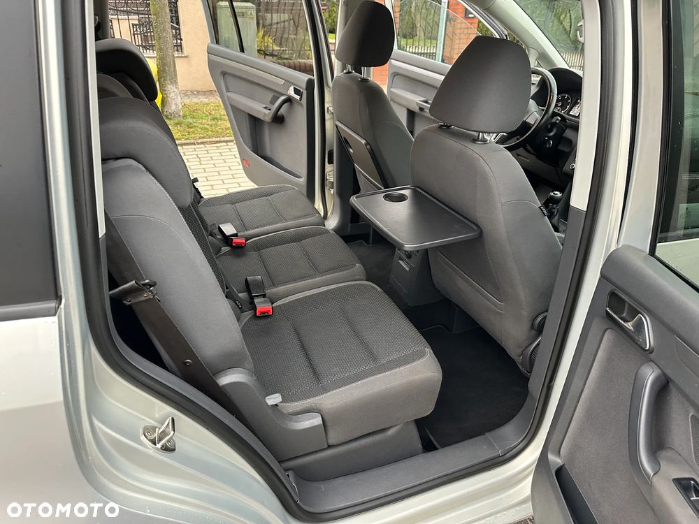Volkswagen Touran 1.6 TDI DPF STYLE - 21