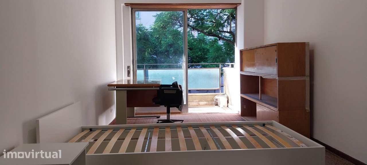 Quarto com varanda a 3 minutos da Gulbenkian - Grande imagem: 3/6