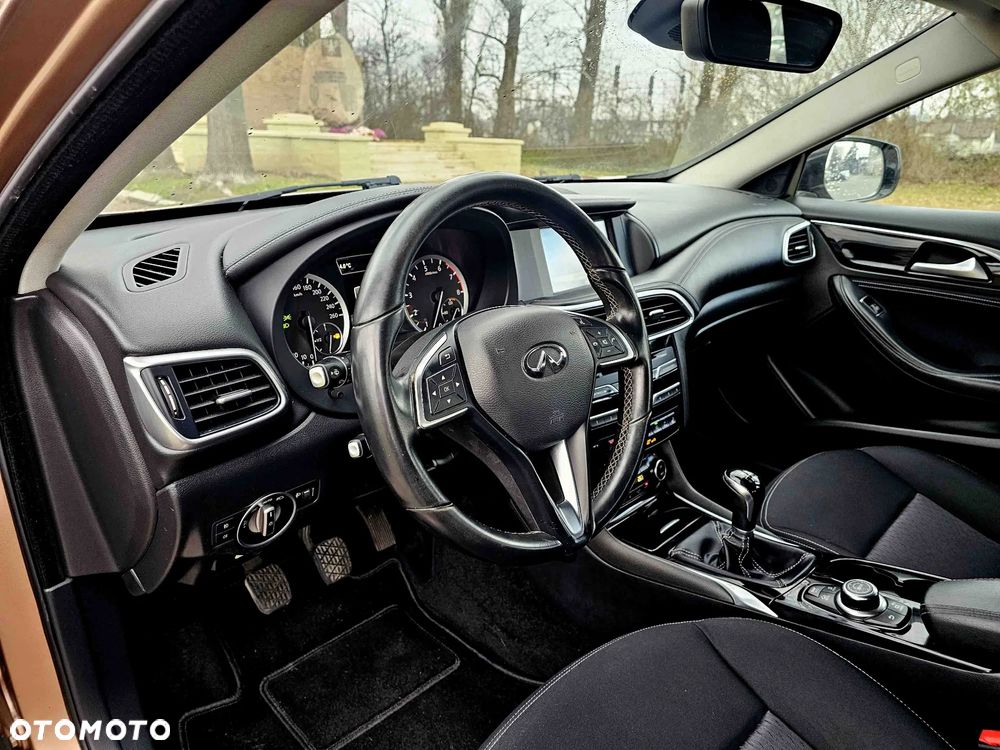 Infiniti Q30 1.6t Premium - 17