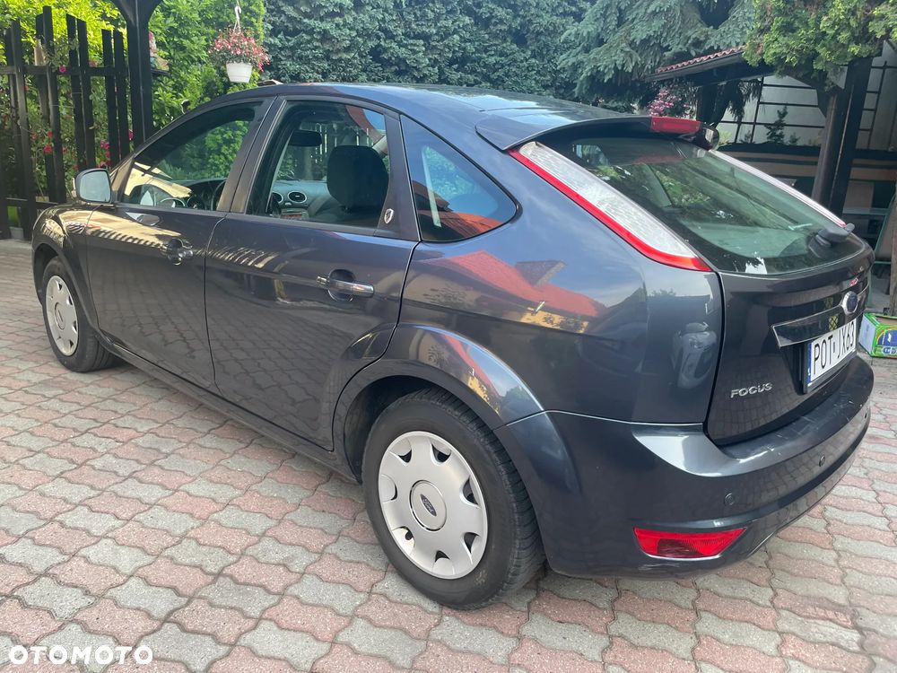 Ford Focus Ghia - 3