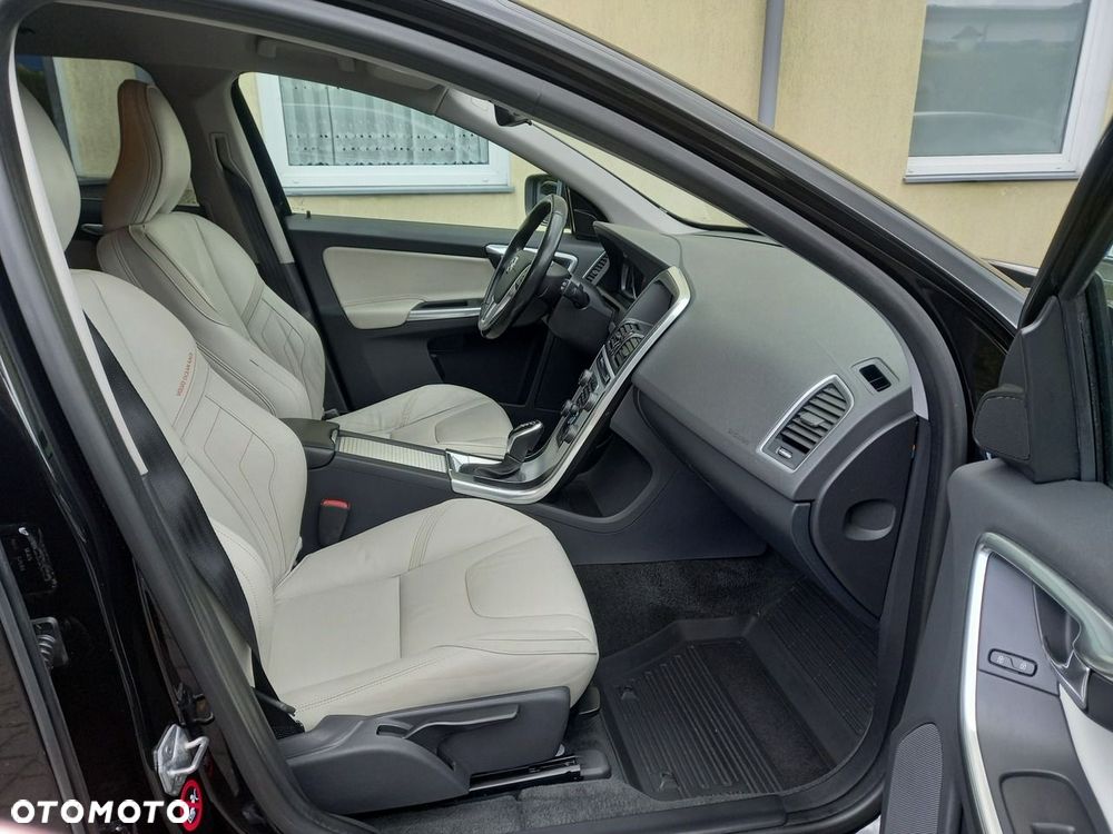 Volvo XC 60 D3 Drive-E Ocean Race - 23