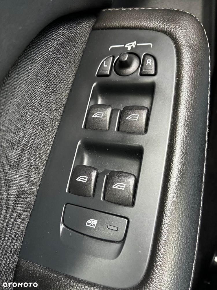 Volvo V60 T4 Momentum Pro - 29