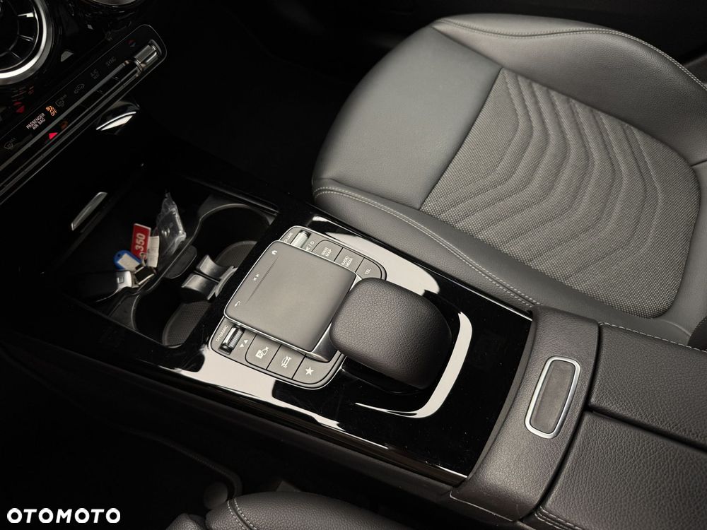 Mercedes-Benz CLA 180 d Progressive 8G-DCT - 27