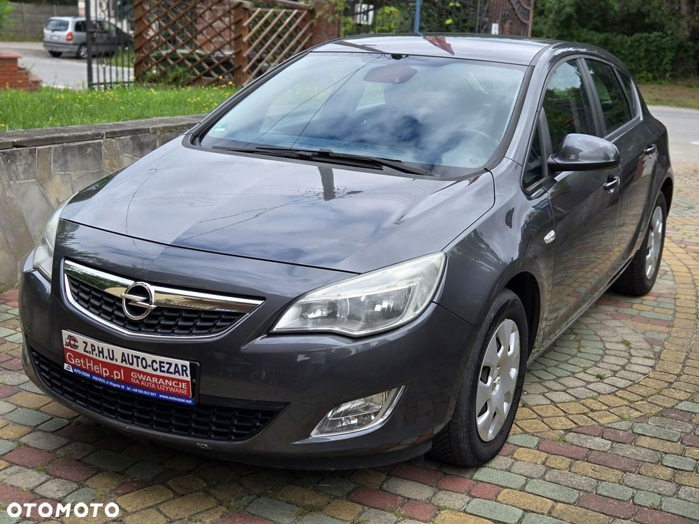Opel Astra 2010 photo 2