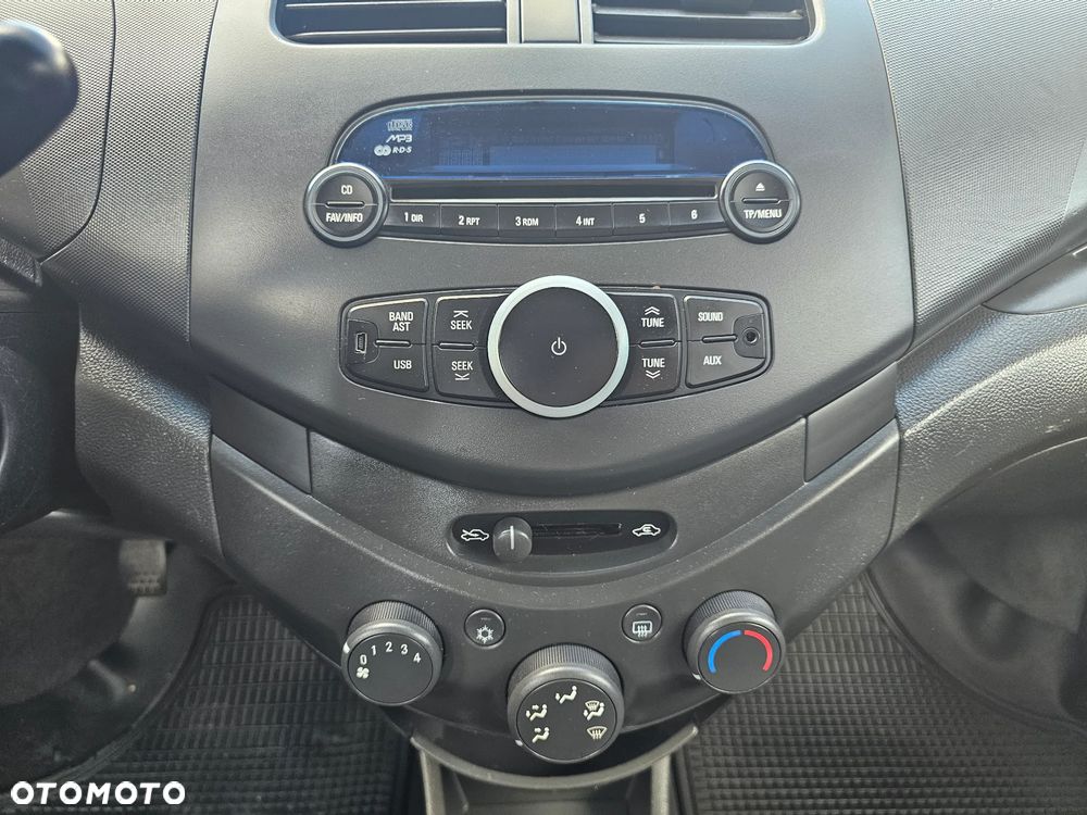 Chevrolet Spark 1.0 LS - 28