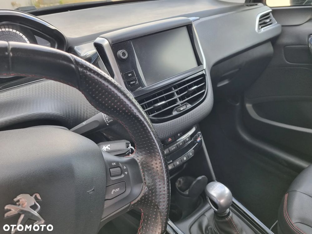 Peugeot 2008 PureTech 130 GT - 16