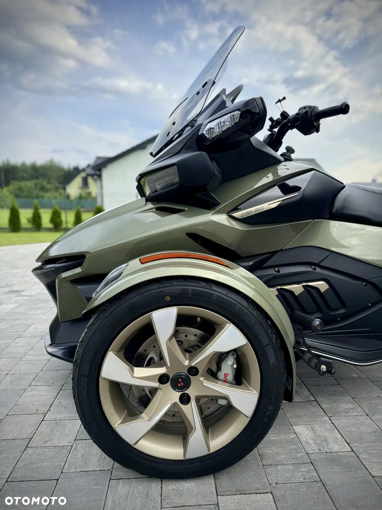 Can-Am Spyder - 18