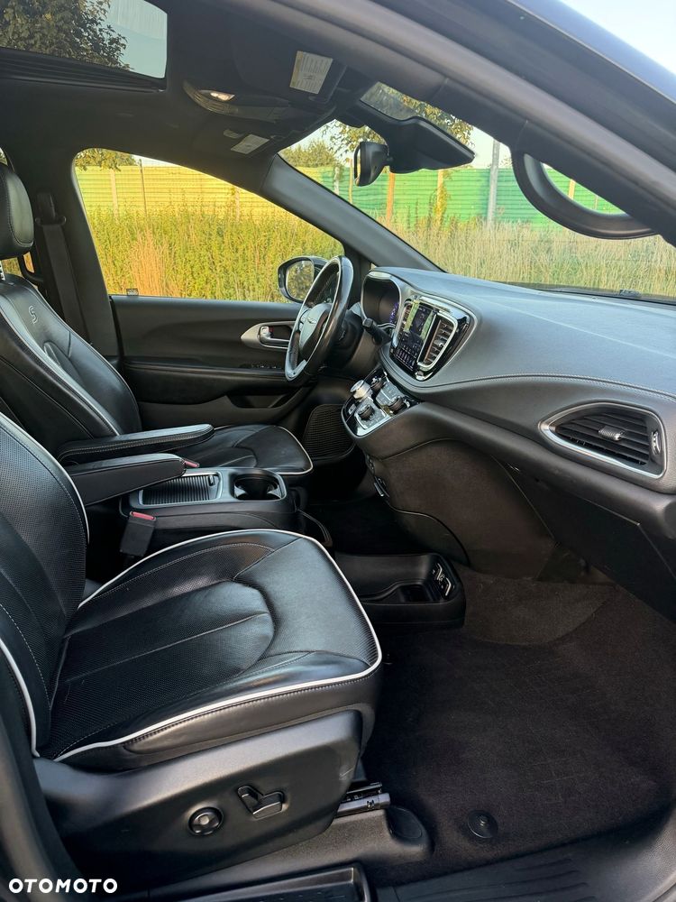 Chrysler Pacifica - 16