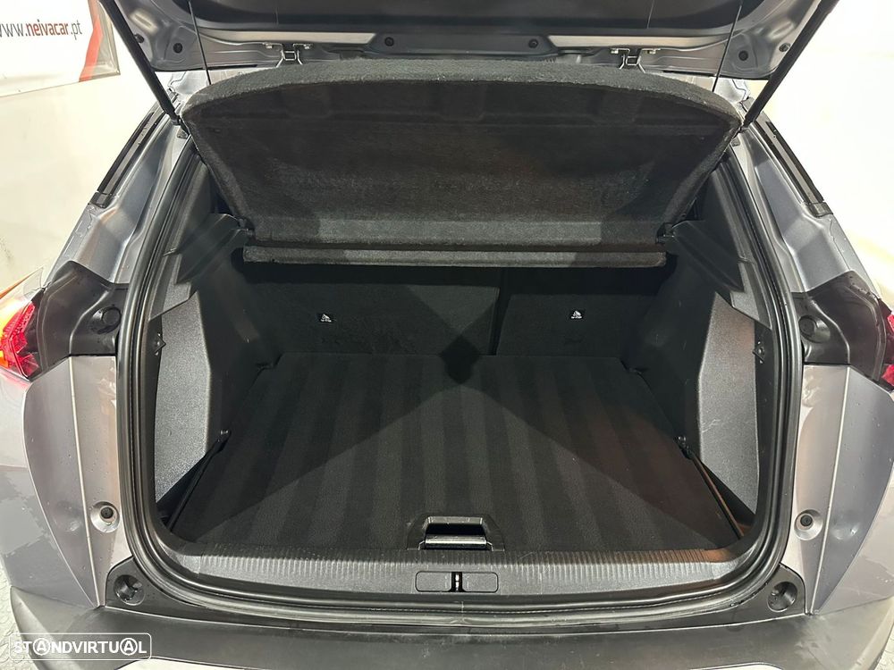 Peugeot 2008 1.5 BlueHDi Allure Pack EAT8 - 23