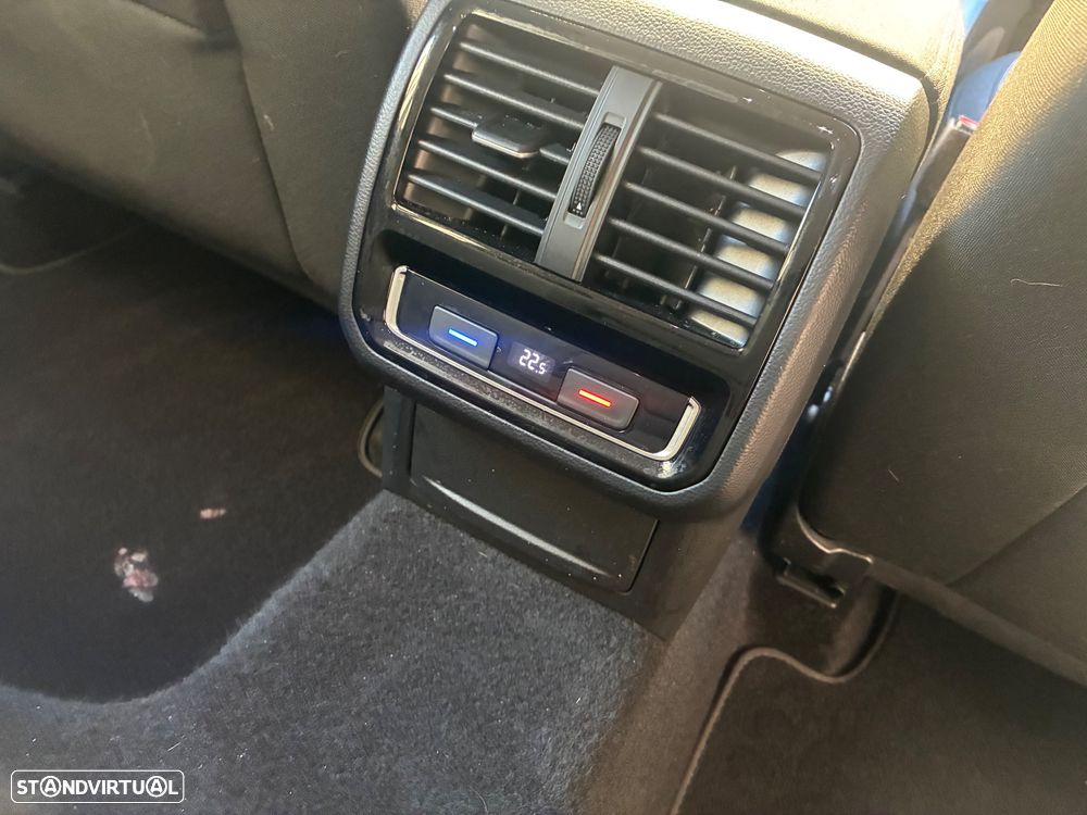 VW Passat Variant 2.0 TDI Business DSG - 24