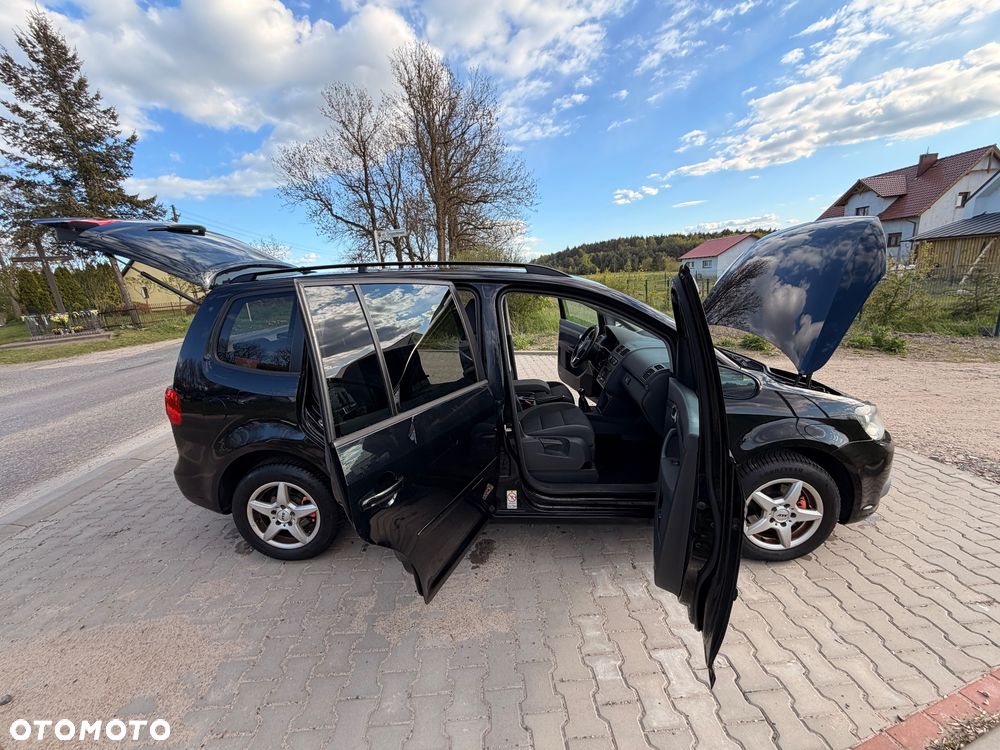 Volkswagen Touran - 10