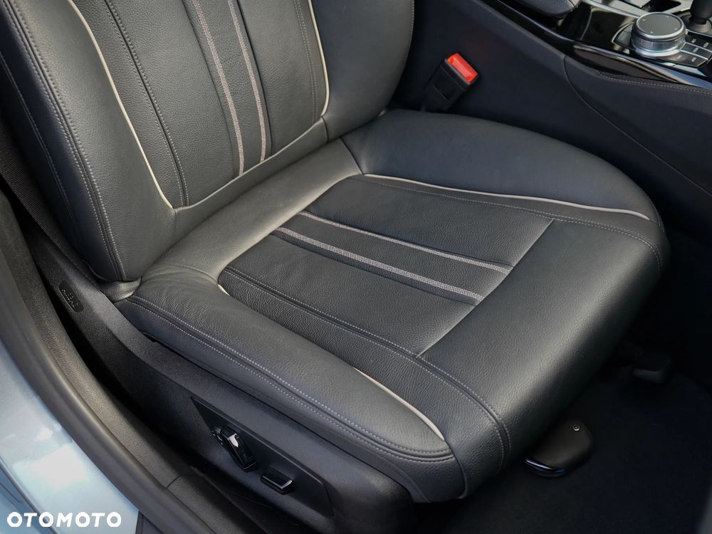 BMW Seria 5 530d xDrive Touring Luxury Line - 23