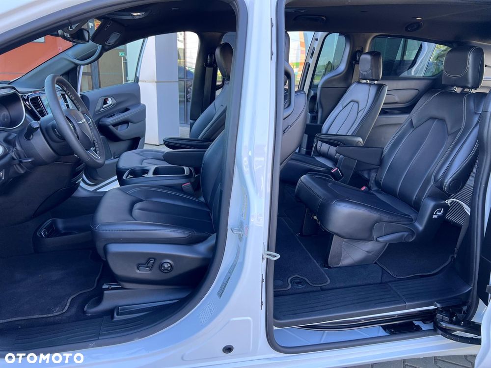 Chrysler Pacifica - 18