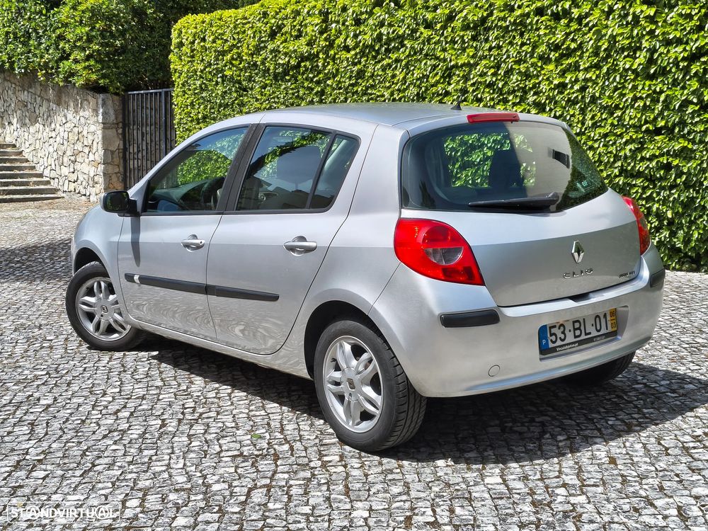 Renault Clio 1.2 16V Privilège - 8