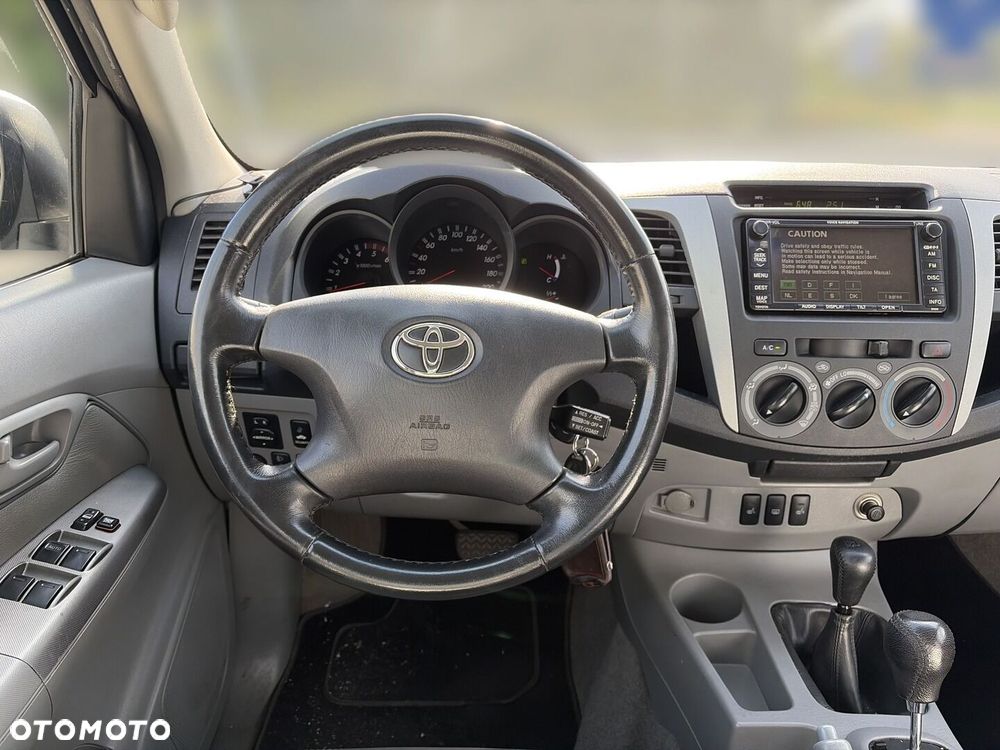 Toyota Hilux 3.0 D-4D SR5 - 14