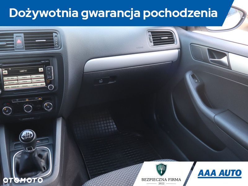 Volkswagen Jetta - 10