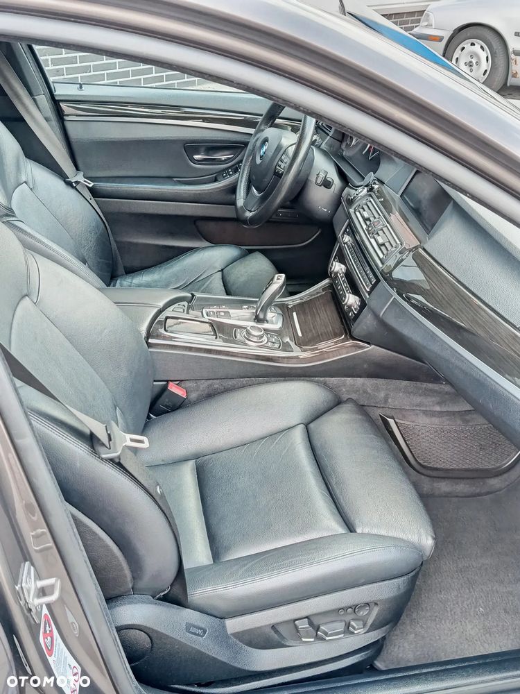 BMW Seria 5 530d xDrive - 7